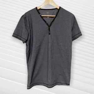 Saks fifth avenue red - black grey v-neck henley t shirt small